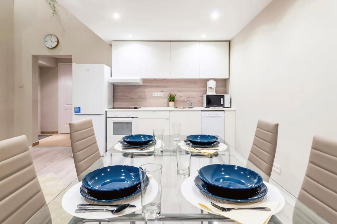 부다페스트 Akacfa 62 Dowtown 2Br Wifi+Ac 아파트 외부 사진